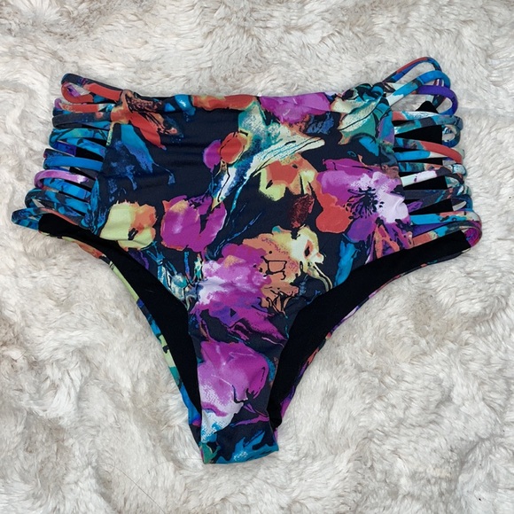 Super Cute Reversible Flower Print Swimsuit Bottoms Size XS-S - Picture 4 of 4